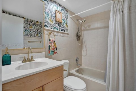 Снять в аренду кондоминиум в Халландейл-Бич, Флорида 2 спальни, 89.65м2, № 1957056 - фото 12