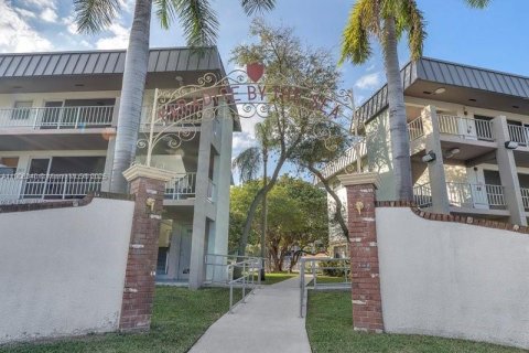 Снять в аренду кондоминиум в Халландейл-Бич, Флорида 2 спальни, 89.65м2, № 1957056 - фото 1