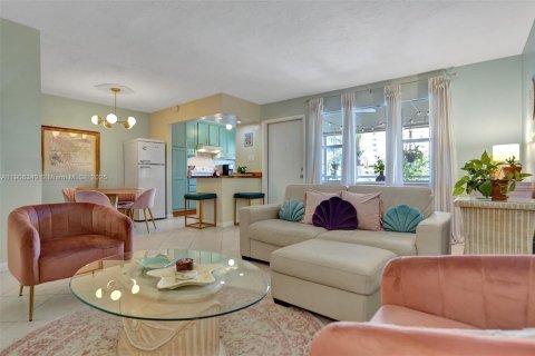 Снять в аренду кондоминиум в Халландейл-Бич, Флорида 2 спальни, 89.65м2, № 1957056 - фото 3