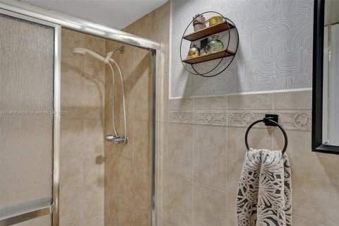 Снять в аренду кондоминиум в Халландейл-Бич, Флорида 2 спальни, 89.65м2, № 1957056 - фото 14