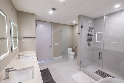 Appartement à louer à Sunny Isles Beach, Floride: 2 chambres, 126.44 m2 № 1947080 - photo 30