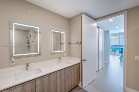Appartement à louer à Sunny Isles Beach, Floride: 2 chambres, 126.44 m2 № 1947080 - photo 29
