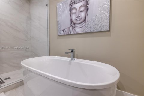 Appartement à louer à Sunny Isles Beach, Floride: 2 chambres, 126.44 m2 № 1947080 - photo 28