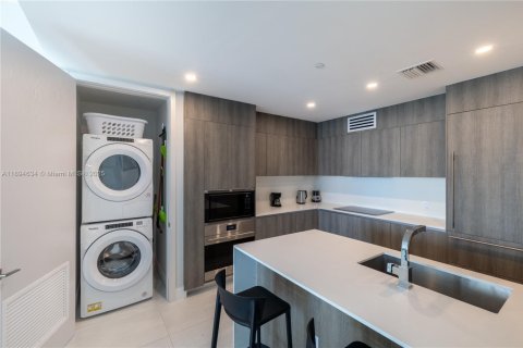 Appartement à louer à Sunny Isles Beach, Floride: 2 chambres, 126.44 m2 № 1947080 - photo 17