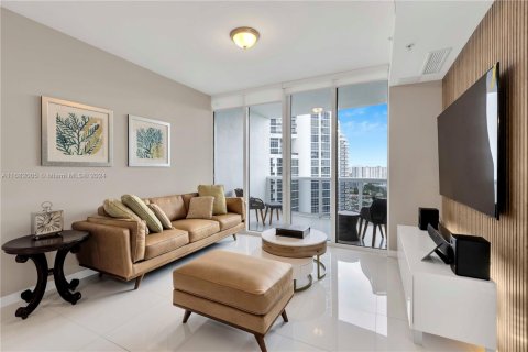 Condominio en venta en Sunny Isles Beach, Florida, 2 dormitorios, 109.9 m2 № 1862415 - foto 3