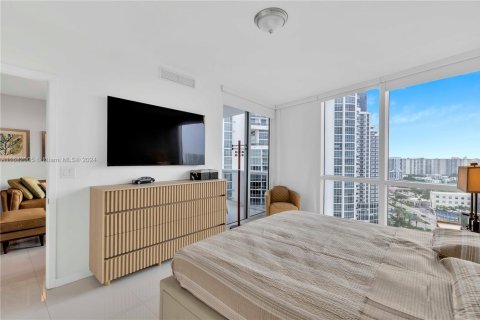 Condominio en venta en Sunny Isles Beach, Florida, 2 dormitorios, 109.9 m2 № 1862415 - foto 11