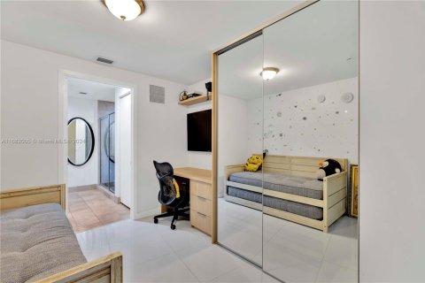 Condominio en venta en Sunny Isles Beach, Florida, 2 dormitorios, 109.9 m2 № 1862415 - foto 15
