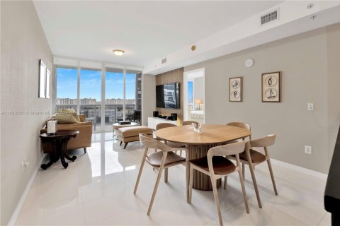 Condominio en venta en Sunny Isles Beach, Florida, 2 dormitorios, 109.9 m2 № 1862415 - foto 5