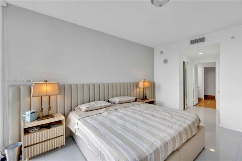 Condominio en venta en Sunny Isles Beach, Florida, 2 dormitorios, 109.9 m2 № 1862415 - foto 12