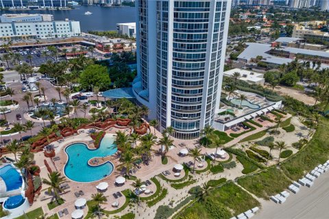Condominio en venta en Sunny Isles Beach, Florida, 2 dormitorios, 109.9 m2 № 1862415 - foto 18