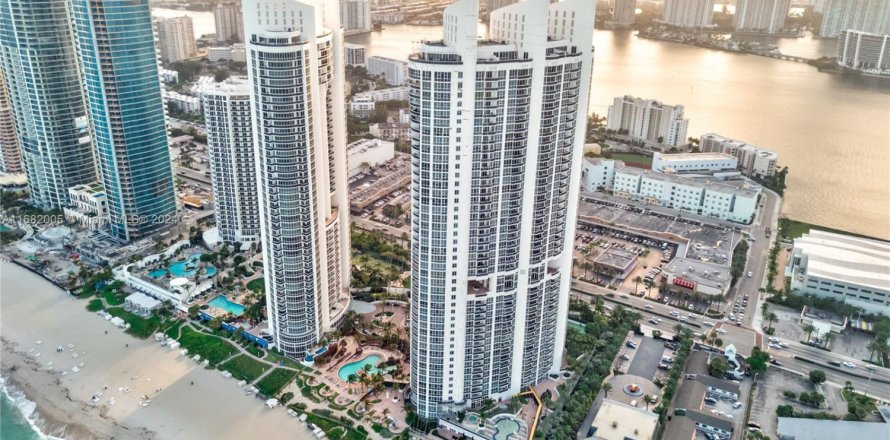 Condominio en Sunny Isles Beach, Florida, 2 dormitorios  № 1862415