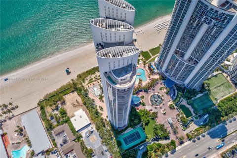 Condominio en venta en Sunny Isles Beach, Florida, 2 dormitorios, 109.9 m2 № 1862415 - foto 21