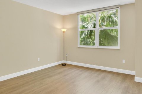 Condominio en venta en Boynton Beach, Florida, 1 dormitorio, 72.65 m2 № 2077768 - foto 11