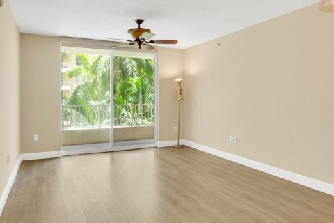 Condominio en venta en Boynton Beach, Florida, 1 dormitorio, 72.65 m2 № 2077768 - foto 2