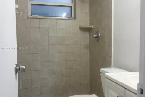 Снять в аренду квартиру в Форт-Лодердейл, Флорида 2 спальни, 218.13м2, № 1962636 - фото 2