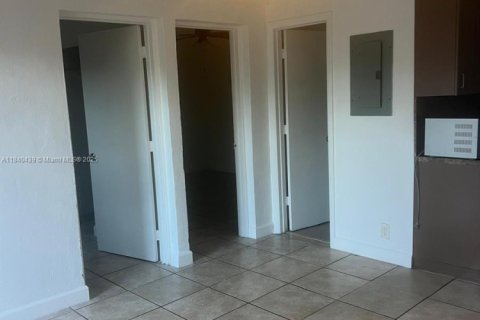 Снять в аренду квартиру в Форт-Лодердейл, Флорида 2 спальни, 218.13м2, № 1962636 - фото 9