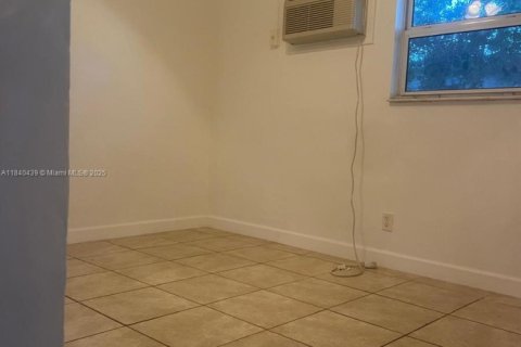 Снять в аренду квартиру в Форт-Лодердейл, Флорида 2 спальни, 218.13м2, № 1962636 - фото 3