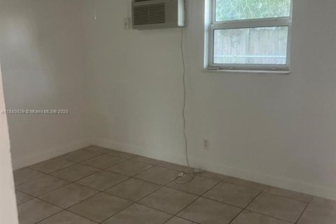 Снять в аренду квартиру в Форт-Лодердейл, Флорида 2 спальни, 218.13м2, № 1962636 - фото 7