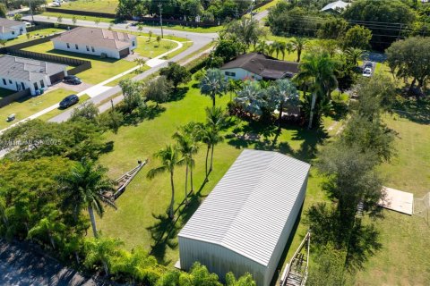 House in Homestead, Florida 3 bedrooms, 303.79 sq.m. № 2017103 - photo 5