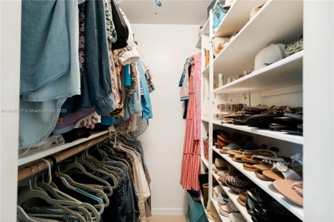 House in Homestead, Florida 3 bedrooms, 303.79 sq.m. № 2017103 - photo 25