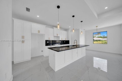 House in Lehigh Acres, Florida 3 bedrooms № 1968916 - photo 15