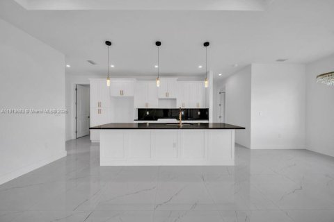 House in Lehigh Acres, Florida 3 bedrooms № 1968916 - photo 16