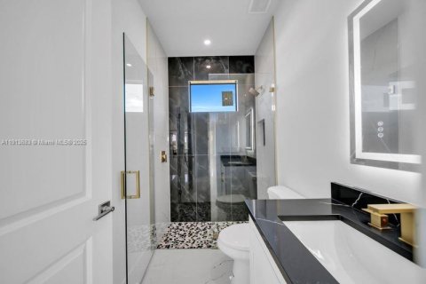 House in Lehigh Acres, Florida 3 bedrooms № 1968916 - photo 11