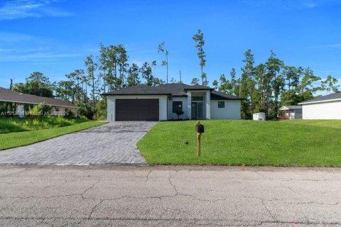 House in Lehigh Acres, Florida 3 bedrooms № 1968916 - photo 8