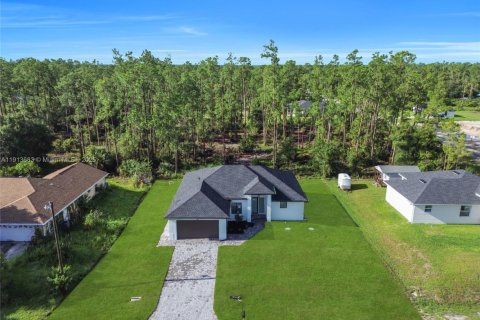 House in Lehigh Acres, Florida 3 bedrooms № 1968916 - photo 9