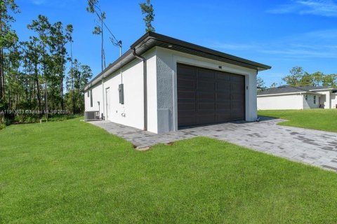 House in Lehigh Acres, Florida 3 bedrooms № 1968916 - photo 7