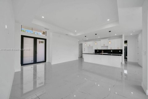 House in Lehigh Acres, Florida 3 bedrooms № 1968916 - photo 28