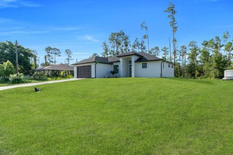 House in Lehigh Acres, Florida 3 bedrooms № 1968916 - photo 10