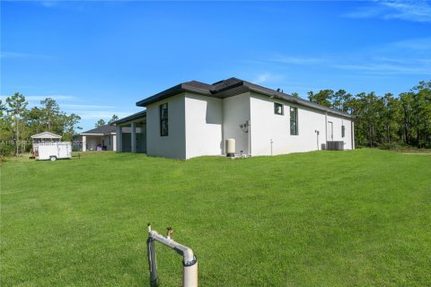 House in Lehigh Acres, Florida 3 bedrooms № 1968916 - photo 6
