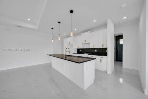 House in Lehigh Acres, Florida 3 bedrooms № 1968916 - photo 17