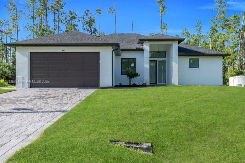 House in Lehigh Acres, Florida 3 bedrooms № 1968916 - photo 2