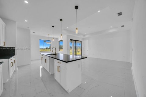 House in Lehigh Acres, Florida 3 bedrooms № 1968916 - photo 14