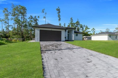 House in Lehigh Acres, Florida 3 bedrooms № 1968916 - photo 4