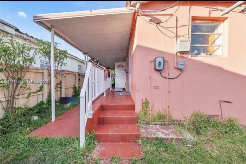 House in Miami, Florida 3 bedrooms, 111.11 sq.m. № 2401265 - photo 4