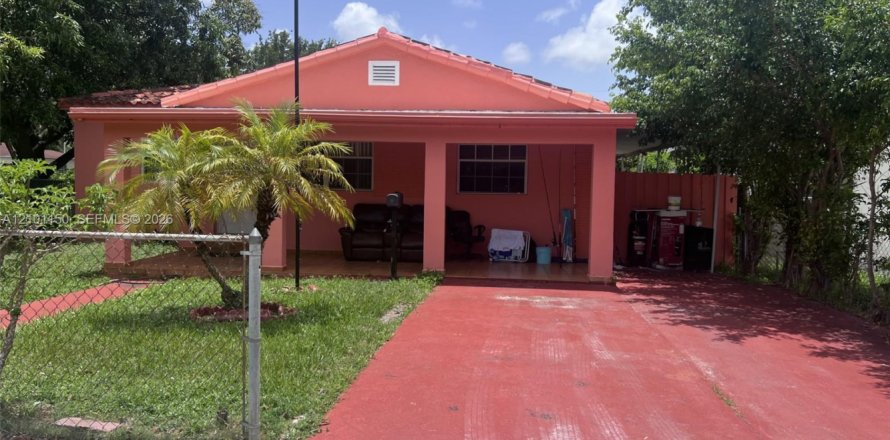 House in Miami, Florida 3 bedrooms, 111.11 sq.m. № 2401265