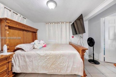 House in Miami, Florida 3 bedrooms, 111.11 sq.m. № 2401265 - photo 10