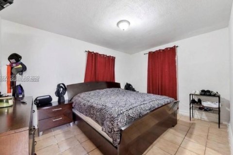 House in Miami, Florida 3 bedrooms, 111.11 sq.m. № 2401265 - photo 9