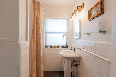 Купить виллу или дом в Форт-Лодердейл, Флорида 4 комнаты, 128.21м2, № 1950448 - фото 11