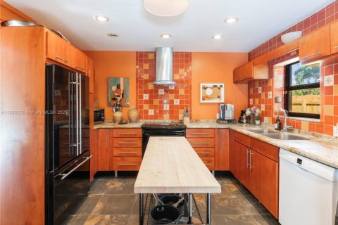 Купить виллу или дом в Форт-Лодердейл, Флорида 4 комнаты, 128.21м2, № 1950448 - фото 4