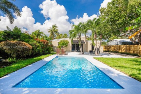 Купить виллу или дом в Форт-Лодердейл, Флорида 4 комнаты, 128.21м2, № 1950448 - фото 1