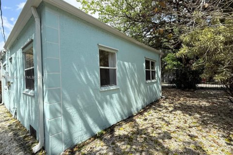 Снять в аренду виллу или дом в Майами, Флорида 2 спальни, 68.38м2, № 2070703 - фото 12