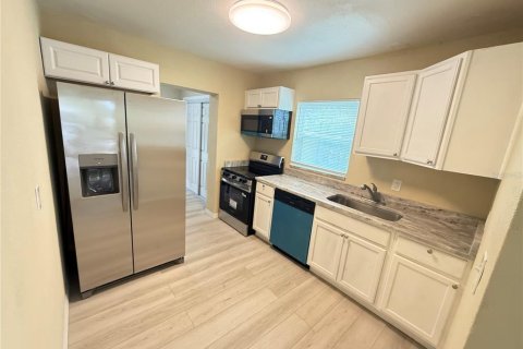 House in Dade City, Florida 2 bedrooms, 104.33 sq.m. № 2107393 - photo 2