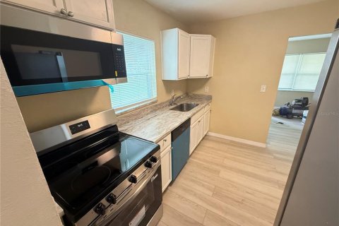 House in Dade City, Florida 2 bedrooms, 104.33 sq.m. № 2107393 - photo 15