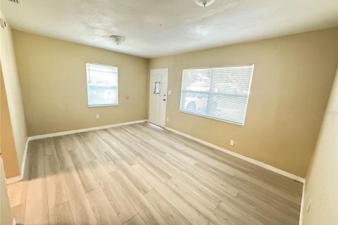 House in Dade City, Florida 2 bedrooms, 104.33 sq.m. № 2107393 - photo 3