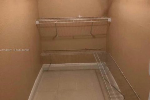 Снять в аренду квартиру в Хайалиа, Флорида 1 спальня, 69.68м2, № 2005299 - фото 3