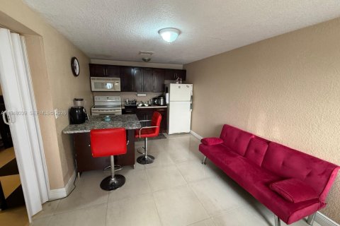 Квартира в Хайалиа, Флорида 1 спальня, 69.68м2 № 2005299